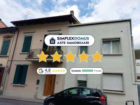 Villa in Via Andrea della Robbia, Zarini - Repubblica, Prato