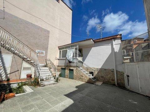 Monolocale in via Santa Maria, 121, Quarto