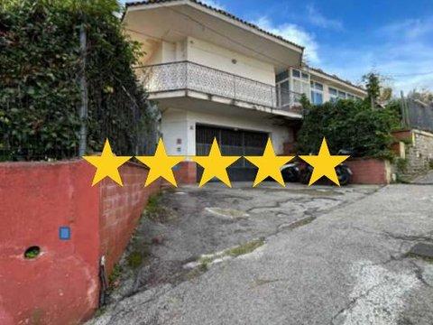 Villa in Via Vicinale dell'Infermeria, Fuorigrotta, Napoli