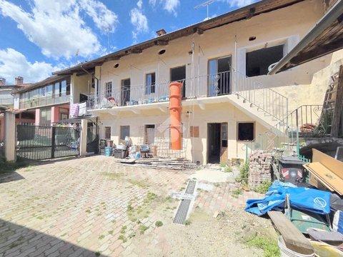 Villetta bifamiliare in Via Roma, 42, Alpignano