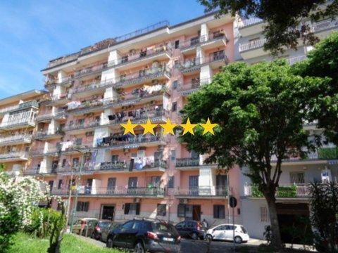 Trilocale in via Nabucco, Pianura, Napoli