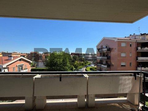 Trilocale in Via Padre Perilli, 64, Madonnetta, Roma