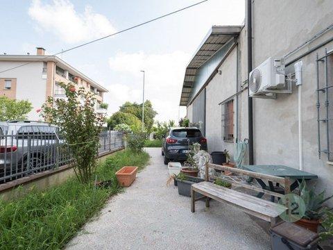 Villetta a schiera in Via G. Puccini, 63, Novi di Modena