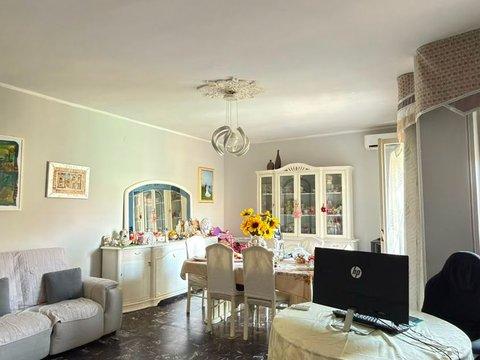 Appartamento in Via I Maggio, Centro, Crotone