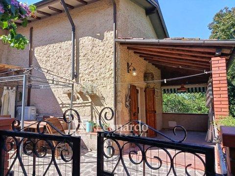 Casa indipendente in Via di Rosi, Camaiore, Camaiore