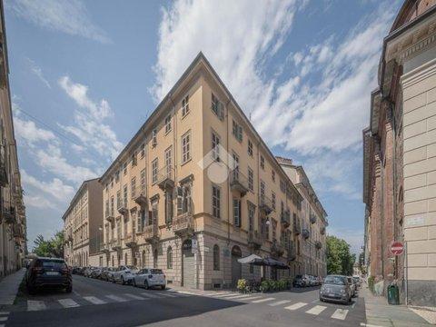 Quadrilocale in via dei Mille, 23, Centro, Torino