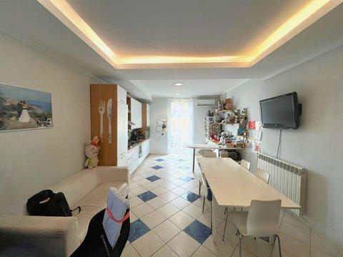 Quadrilocale in Via Camillo Benso Conte di Cavour, Centro Città, Ventimiglia