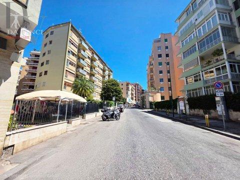 Appartamento in Via Belvedere, Vomero, Napoli