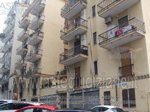 Quadrilocale in Via Giuseppe De Caro, 52, Carmine - Carmine Alto, Salerno