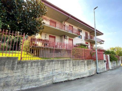 Quadrilocale in Via dei Pini, 4, Vampolieri, Aci Catena