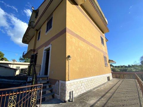 Appartamento su due piani in Via Sant'Ireneo, s.n.c, Frascati