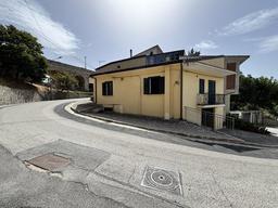 Villetta a schiera in Via Porta San Anna, 138, Zungoli