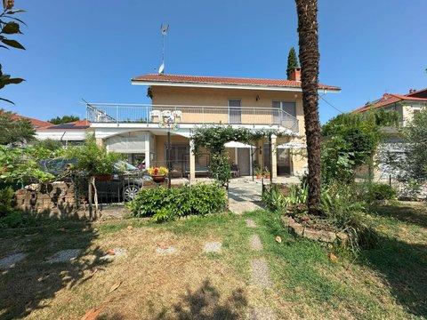 Villa in Via Pinerolo, 76, Piossasco