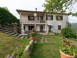 Casa indipendente in Via Cappel Montà, Zeri