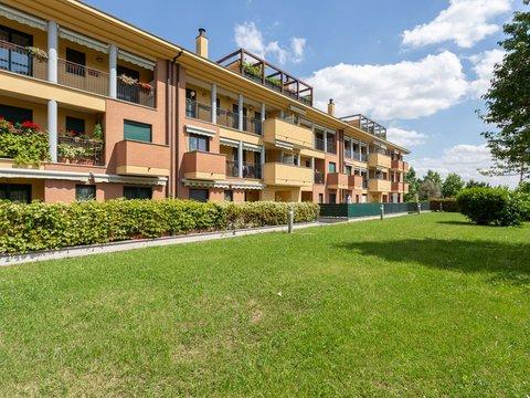 Bilocale in Via San Martino, 71, Ghisolfa, Rho