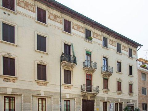 Trilocale in Via Cola Montano, 6, Isola, Milano