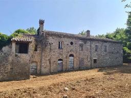 Casale/cascina in Via Case Nuove, Baschi