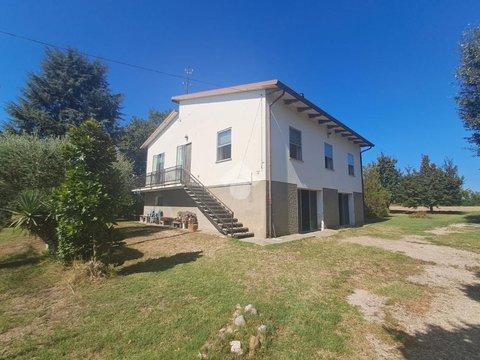 Villa in Via Ladello, 66, Sesto Imolese - Sasso Morelli, Imola