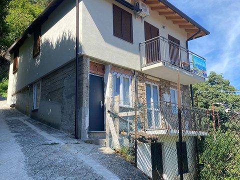 Trilocale in Via delle Coste, Cadegliano-Viconago