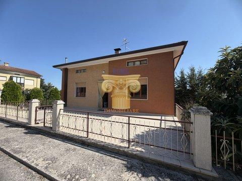 Villa in Via Crocefissetto, 13, Corinaldo
