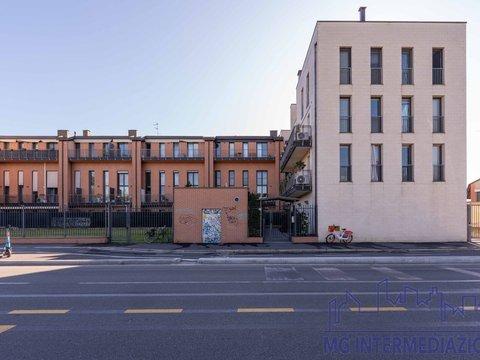 Appartamento su due piani in Via Oreste Salomone, 51, Mecenate, Milano