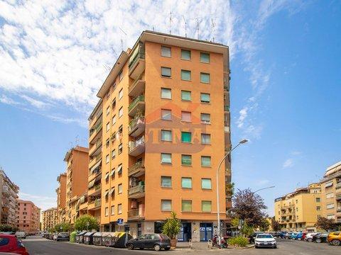 Trilocale in Via Domenico Cucchiari s.n.c, Casal Bertone, Roma