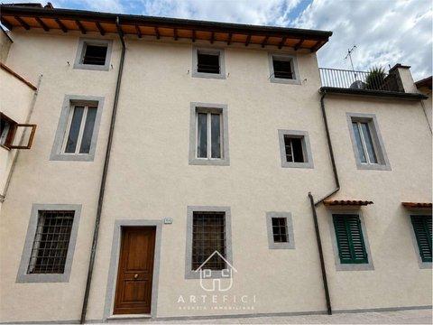 Casa indipendente in Piazza Mercatale, 164, Centro Storico, Prato