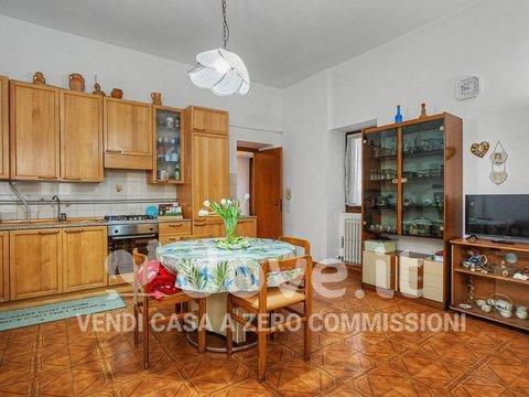 Trilocale in Via Francesco Baracca, 20, Carugo