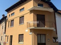 Appartamento su due piani in Via Giuseppe Mazzini, 2, Momo