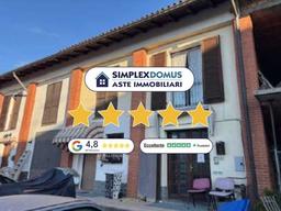 Trilocale in Via Giuseppe Garibaldi, Venegono Superiore