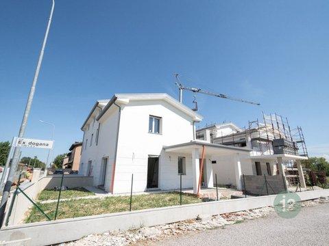 Villetta a schiera in Via Ex Dogana, Frazioni Nord, Cento