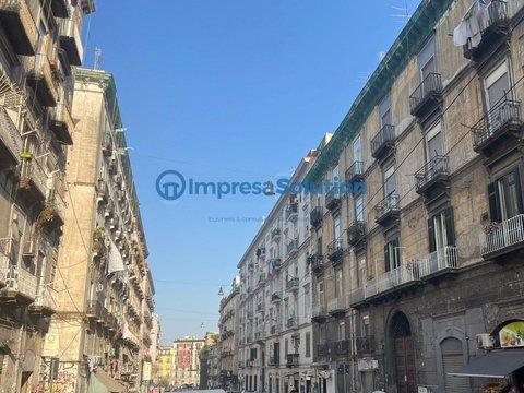 Bilocale in Via Cesare Rosaroll, San Lorenzo, Napoli