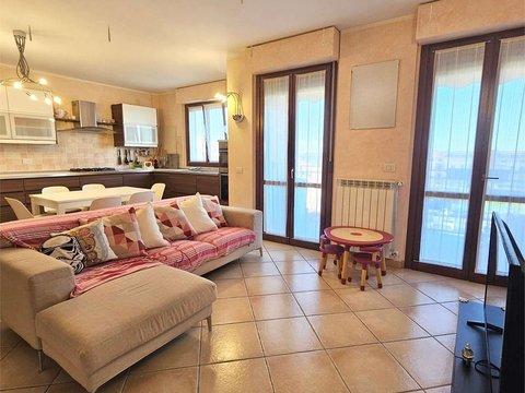 Quadrilocale in Via Galileo Vercesi, 29, San Pietro - Boschetto, Abbiategrasso