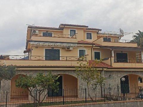 Appartamento su due piani in Via Dei Tigli, Diamante