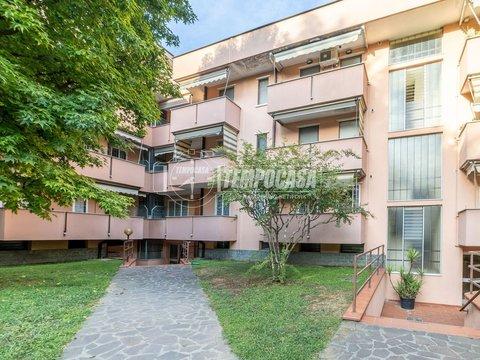 Trilocale in Via Giacomo Leopardi, 6, Pessano con Bornago