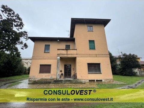 Villa in Via XXV Aprile, 58, Galliate