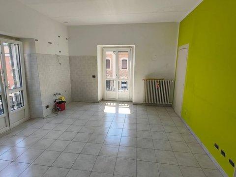 Trilocale in Via torino, Centro Città, Biella
