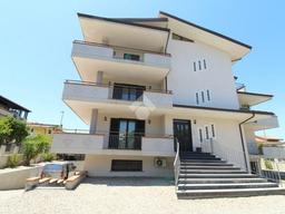 Trilocale in Via U. Foscolo s.n.c, Taverna, Montalto Uffugo