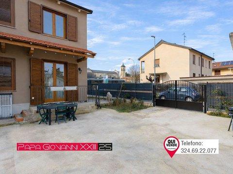 Villa in Via Papa Giovanni XXIII, 25, Pregnana Milanese