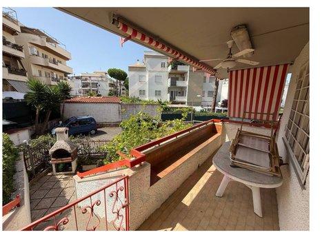 Appartamento su due piani in Via Giulio Cesare, 43, Capolinaro, Santa Marinella