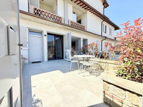 Trilocale in Piazza Silvano Ceccherelli, 9, Centro - Cascia, Reggello