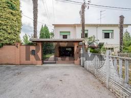 Villa in Via IV Novembre, 6, San Giorgio Bigarello