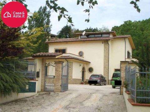 Villa in Contrada Gabella Nuova, 310, Sarnano