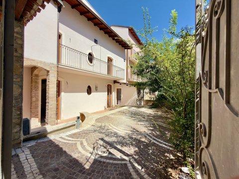 Casa indipendente in Via Ed Arco Francesi, 8, Centro, L'Aquila
