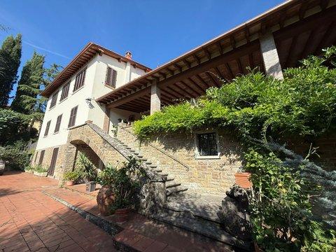 Appartamento su due piani in Via Faentina, 178, Fiesole