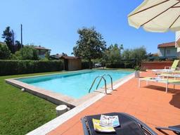 Casa indipendente in Via G. Polacci, 6, Vittoria Apuana, Forte dei Marmi