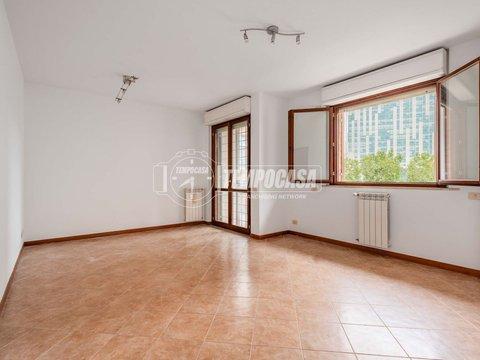 Trilocale in Via Avignone, 95, Eur Torrino - Tor di Valle, Roma