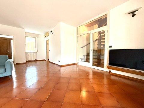 Appartamento su due piani in Via Michelangelo s.n.c, Desenzano Centro, Desenzano del Garda