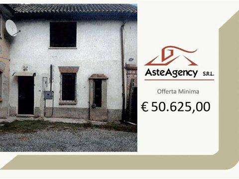 Casa indipendente in Via Piave, 11 f, Santo Stefano Lodigiano