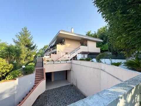 Villetta bifamiliare in Via Domenico Gallucci, 14, Zona Convento - Setteventi, Francavilla al Mare